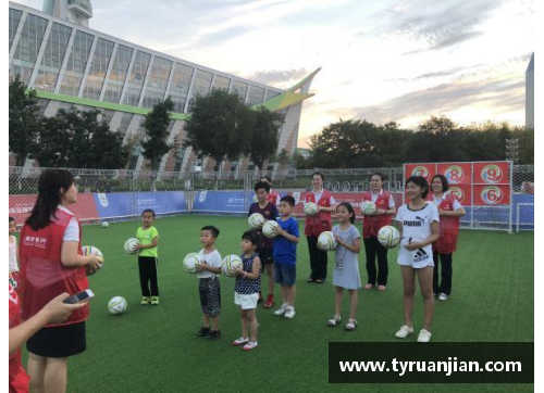 J9集团官网足球明星陪孩子畅玩乐趣无限亲子时光尽在绿茵场上 - 副本